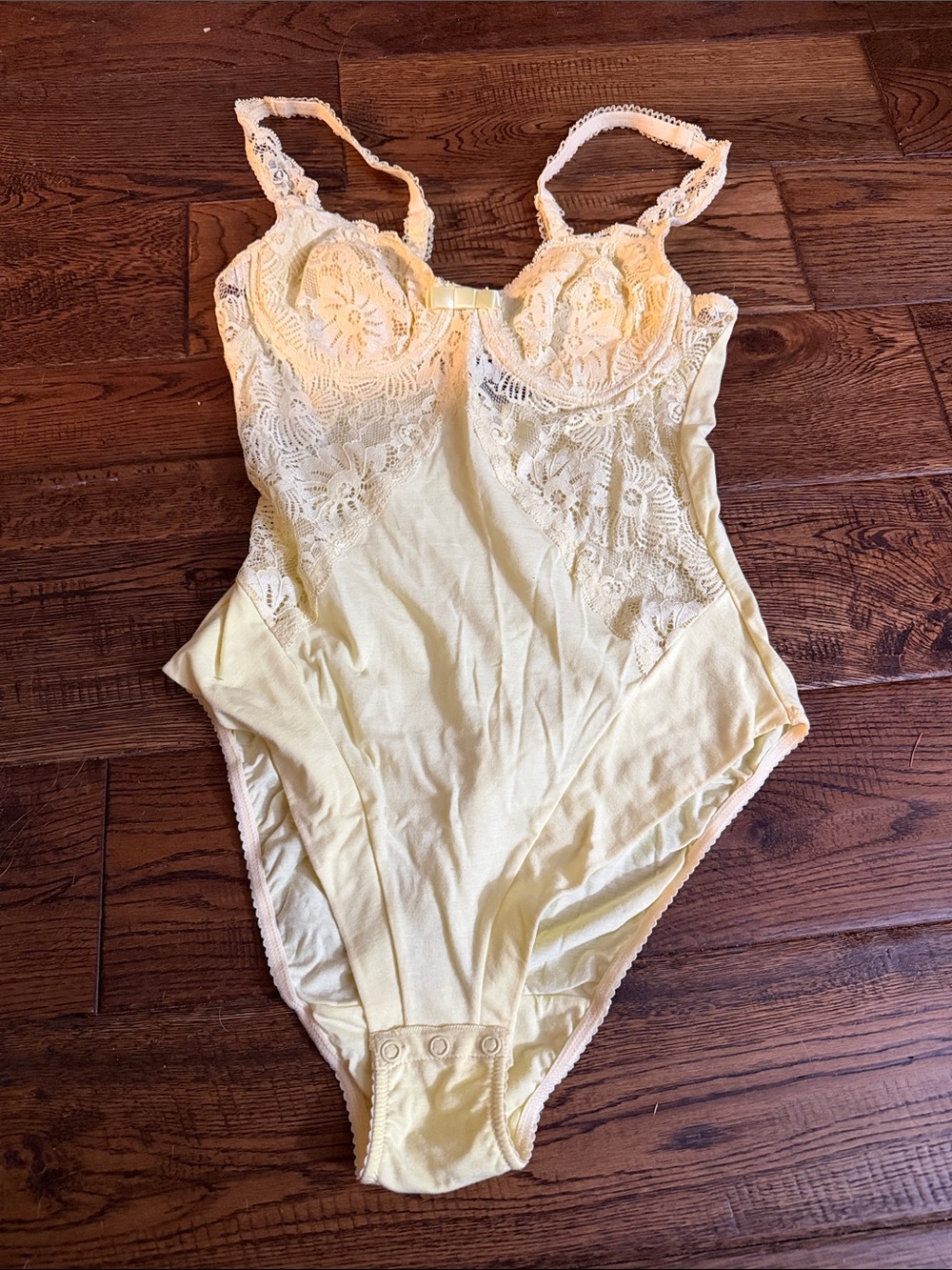 VTG CHRISTIES Made In ITALY Lace-Trim Yellow Bodysuit Size M
